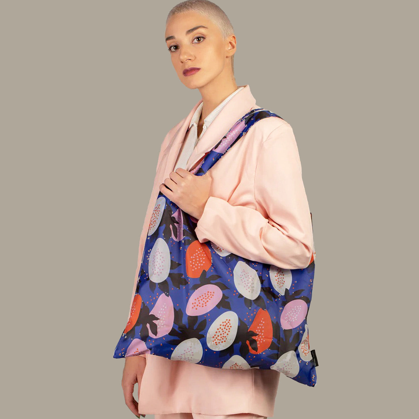 Person wearing a blue Papaya tote bag over the shoulder